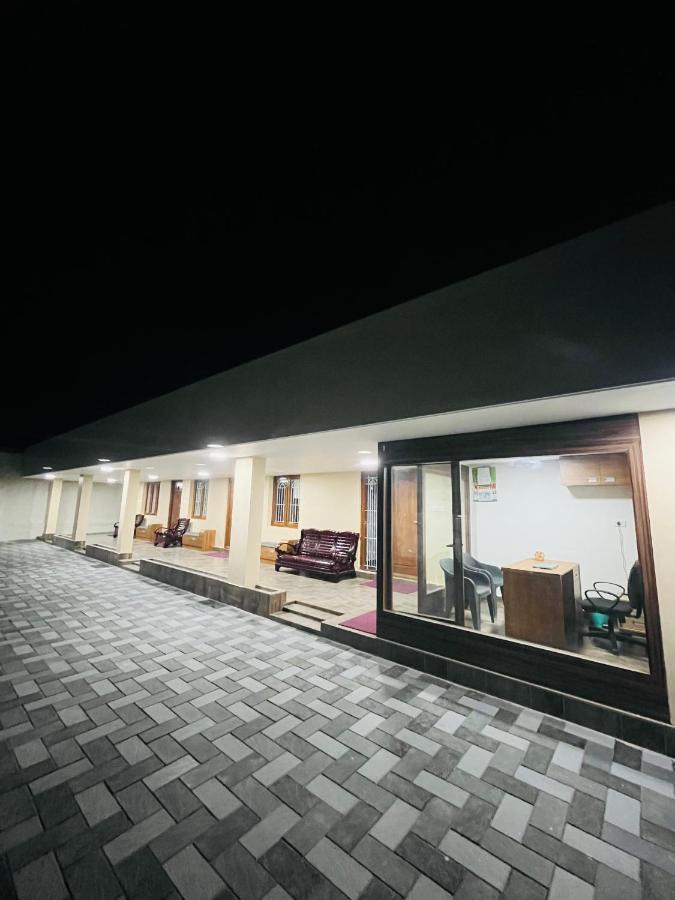 The Tendoinn Pollāchi Exterior foto